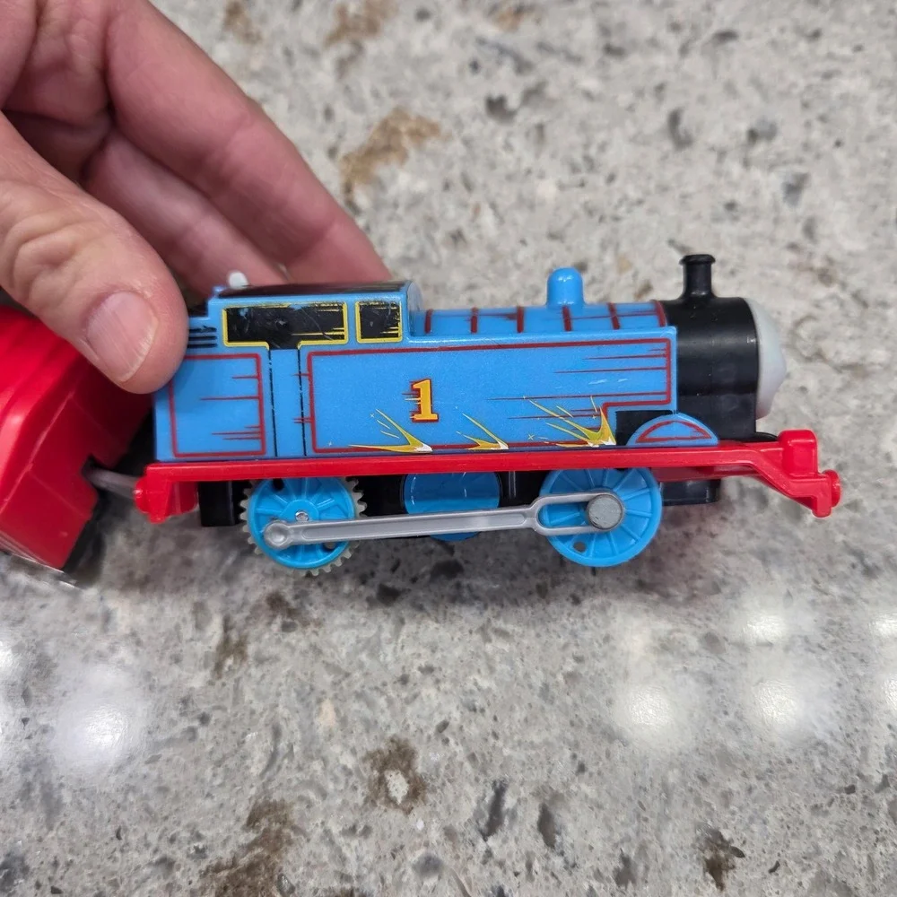Fisher Price Thomas & Friends TrackMaster Working Motorized Thomas Train & Cargo